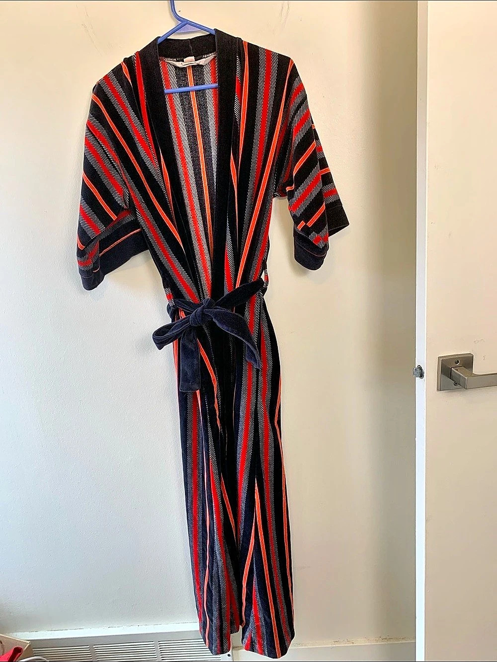 Caufeild Canada Mens Vintage Robe, Medium Weight, Velvet Feel, Medium
